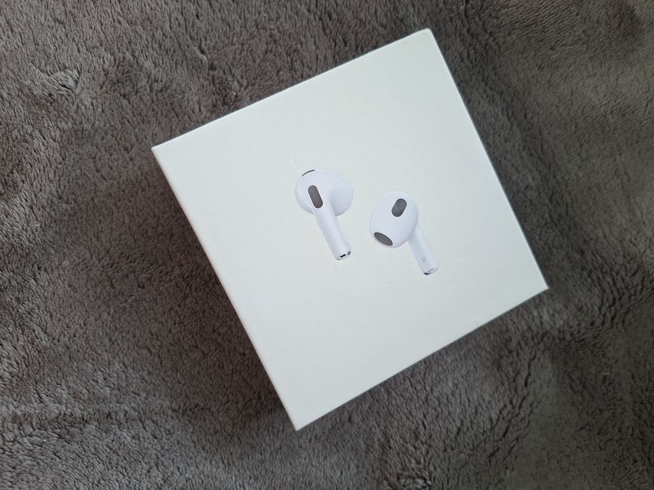 AirPods продается