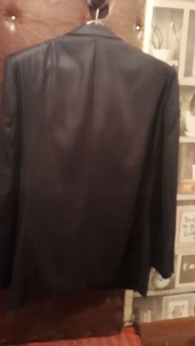 Костюм . 10000 тенге .