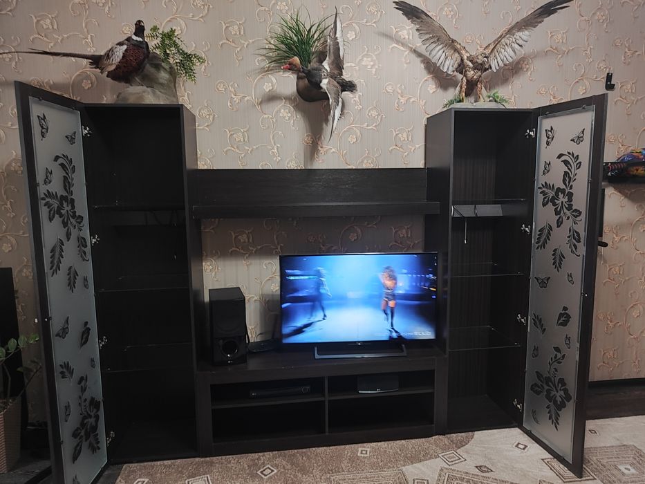 Шкаф горка для гостиной