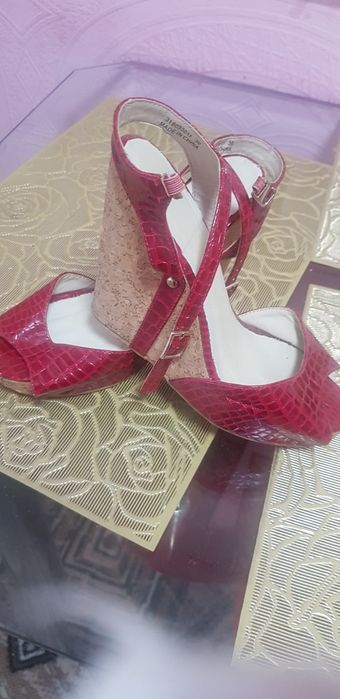 Продам туфли и босоножки