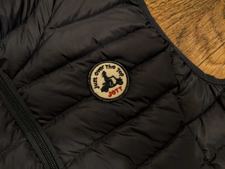 Ултралек Дамски пухен елек с качулка JOTT