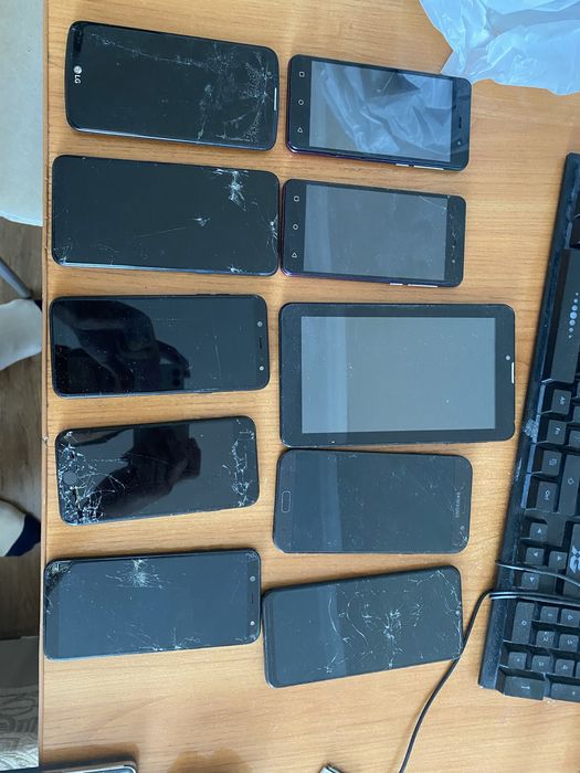 Продам телефоны не рабочие