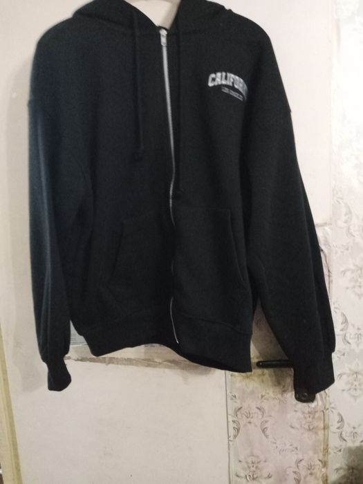 Продам бомбер pull and bear новый не дорого