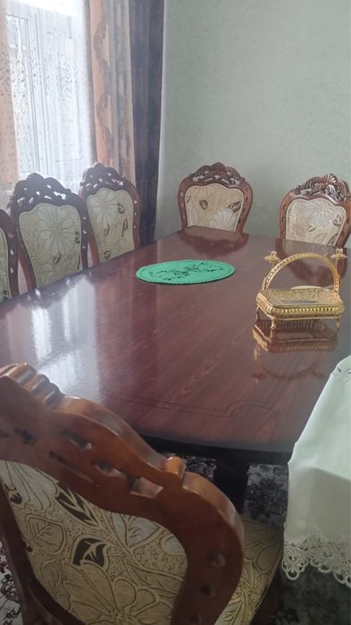 Продается гарнитур стол стулья ковер шторы