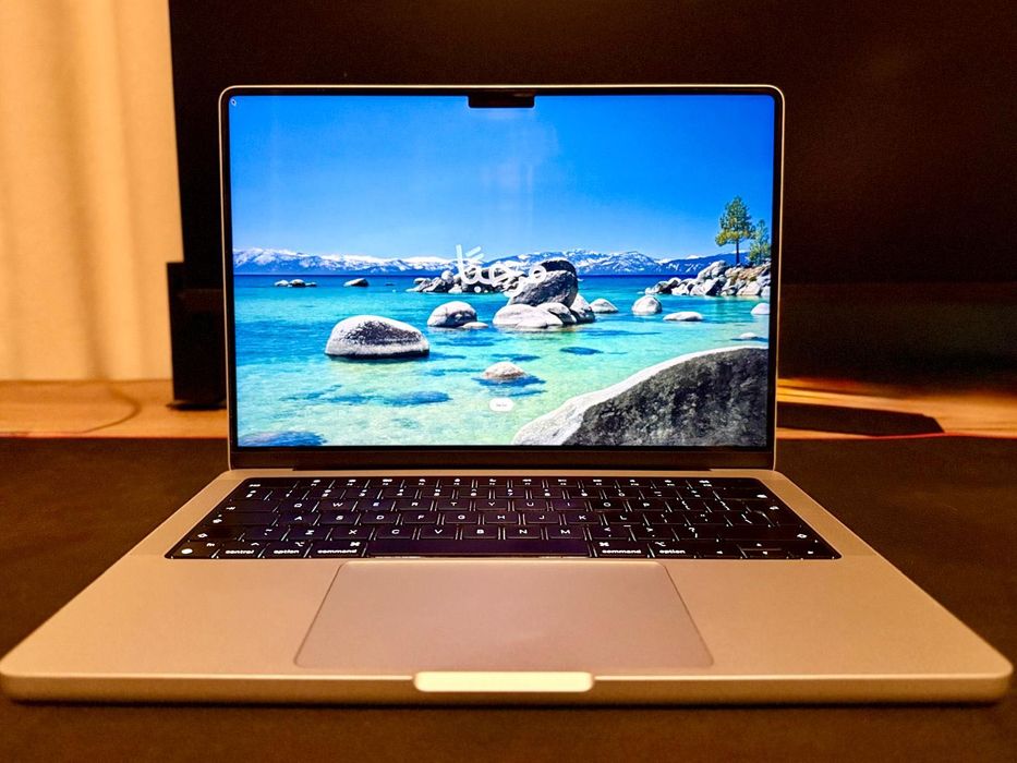 Лаптоп Apple MacBook Pro M1 Pro 14 2021. Перфектен.