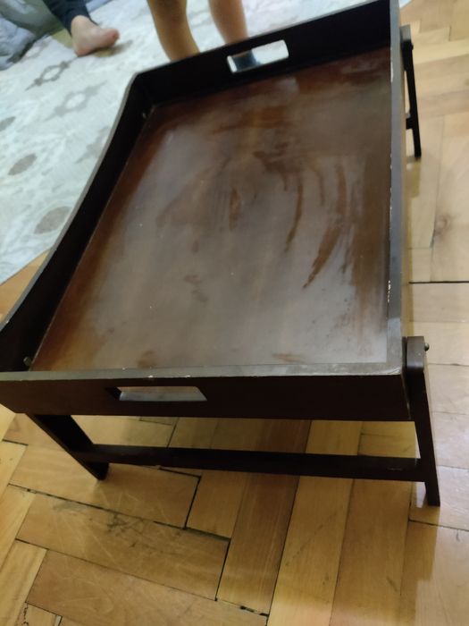 Много интересна ниска маса