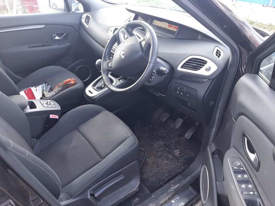 За части Рено Сценик 1600 кубика бензин 2012 година