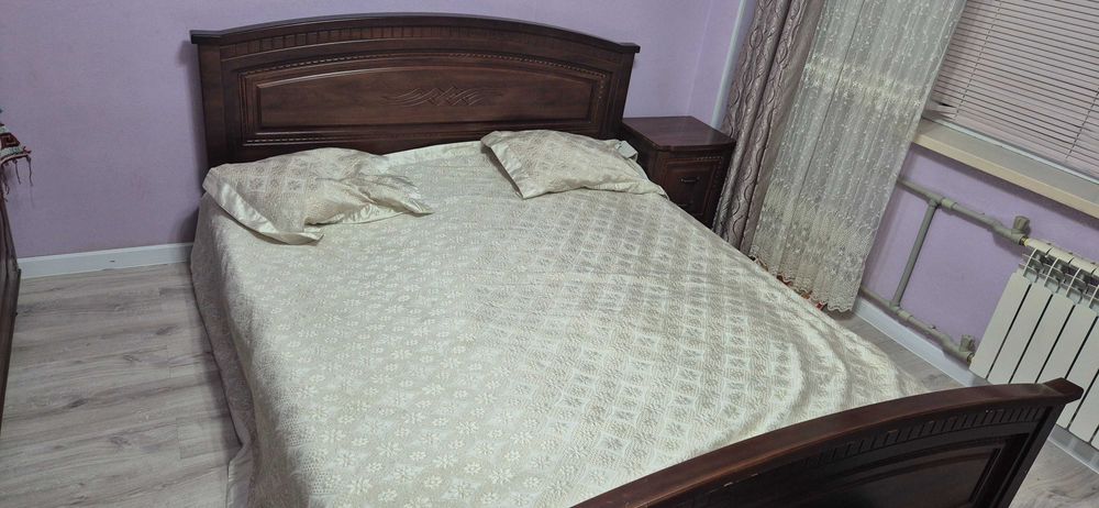 Кровать спальнего гарнитура