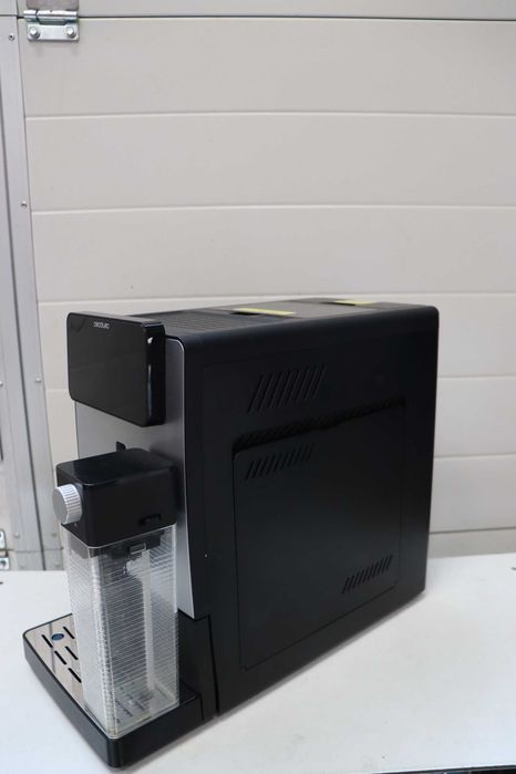 Cecotec Cremmaet Latte Art. 1500W 19 бара, термоблок, 6 напитки автоматично почистване, резервоар за вода 1,1л и мляко 400 мл НЕ РАБОТИ!