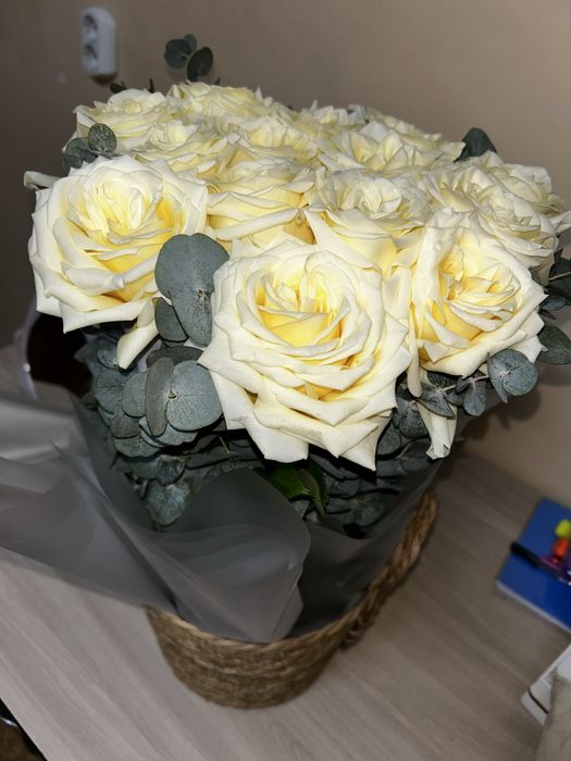Белые розы сатам