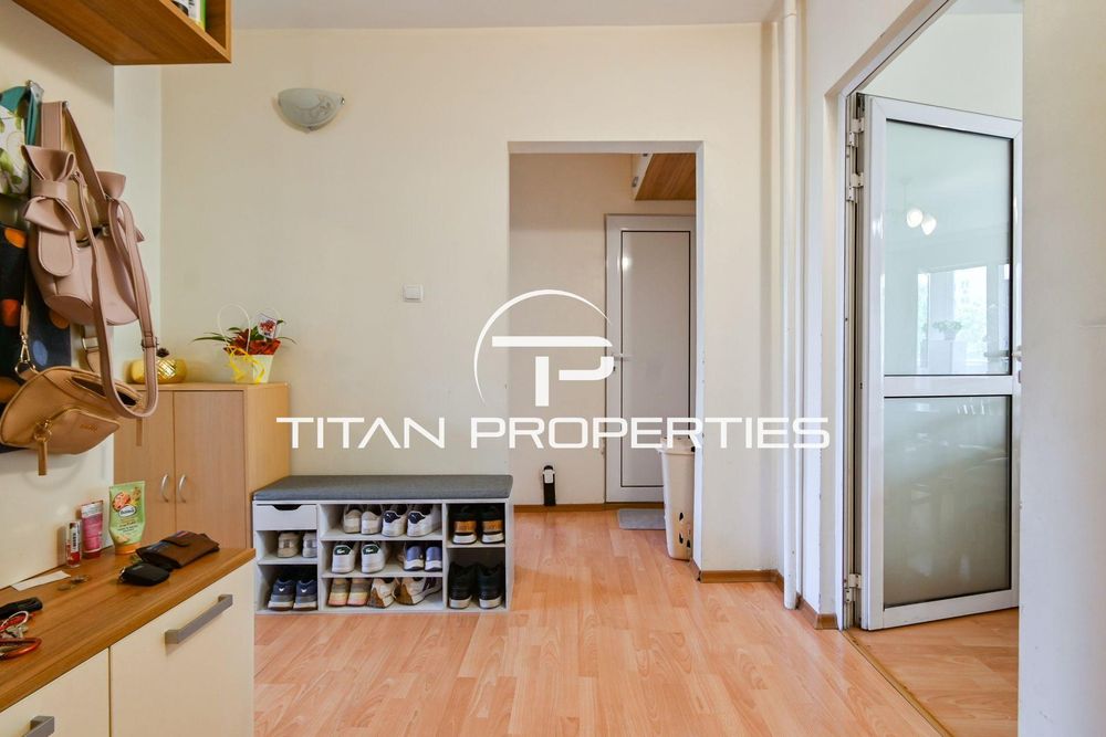 Тристаен за продажба в ж.к Младост 1