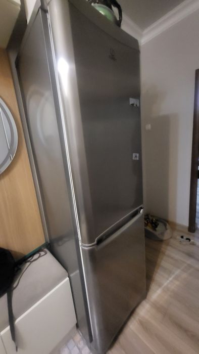 Продам холодильник Indesit б/у