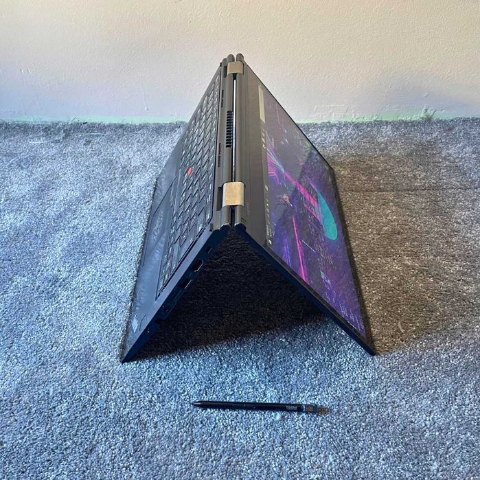 ThinkPad YOGA 370 Lenovo - 13.3''FHD Touchscreen, i5-7300u, 8GB RAM