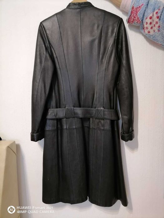 Манто, естествена кожа, размер М. 60 лв.