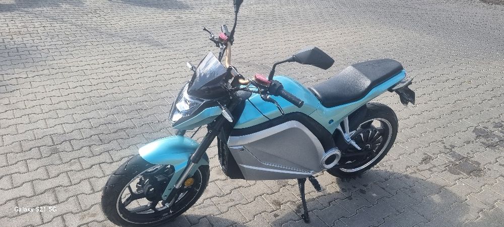 Motocicleta electeica B