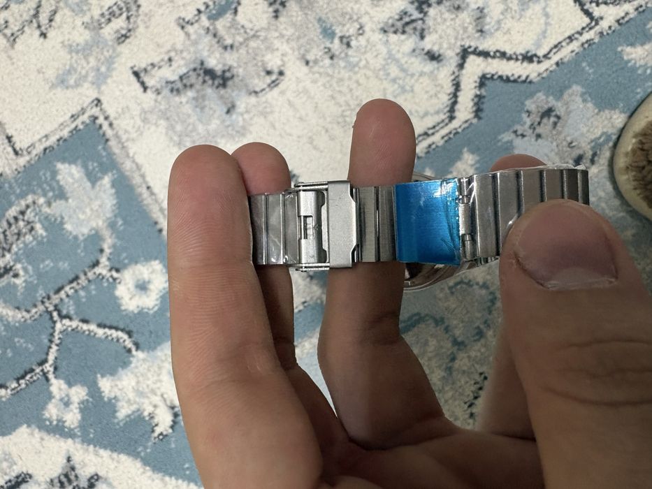 Продам часы новые