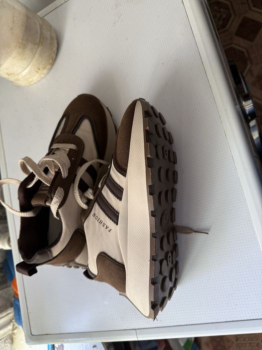 Обувь женская кроссовки