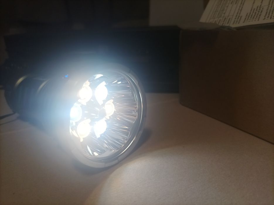 Тактическо EDC фенерче Astrolux