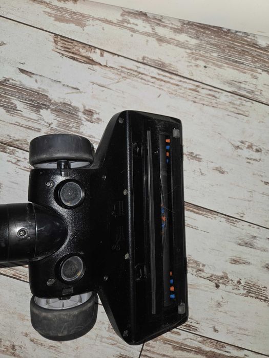 Вертикална прахосмукачка Philips Power Pro Aqua  60 евро