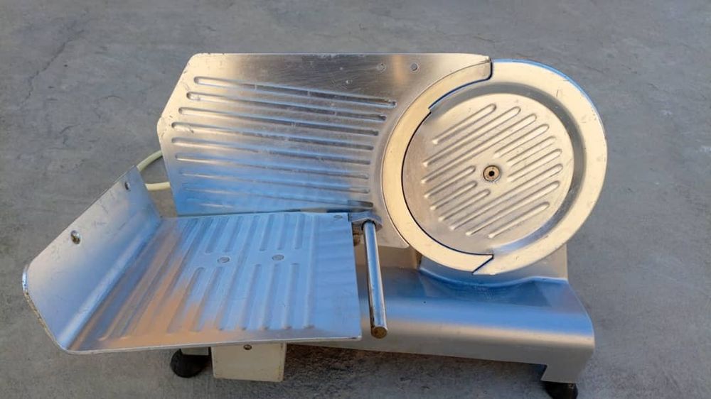 Slesir sotiladi nareska kalbasnoy  sotiladi yangi rosiydan olingan