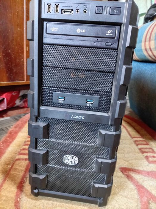 Carcasa PC  din Clasa Premium Midlle Tower ''CoolerMaster ''