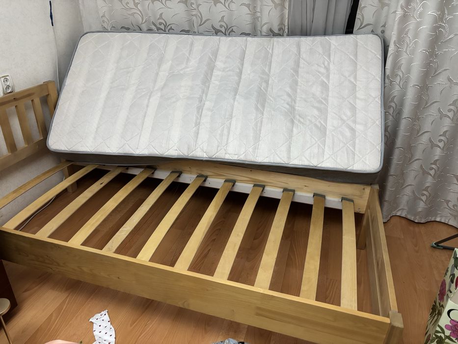 Продам кровать с матрасом