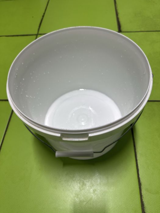 Продается пластиковые ведра.