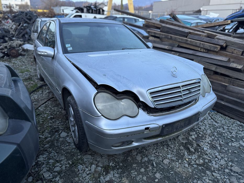 Dezmembrez Mercedes Class W203 2.2 CDI 2001 6 trepte Manual 611.962
