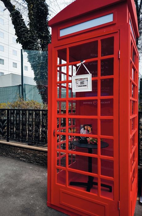 Vând cabină telefonică londoneză