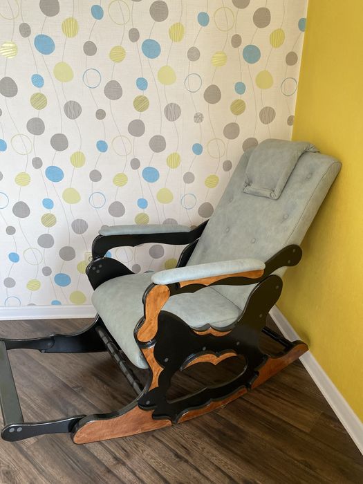 уютное кресло качалка