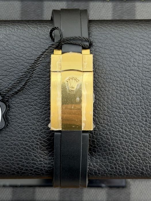 Rolex Sky-Dweller Rubber Gold 18k