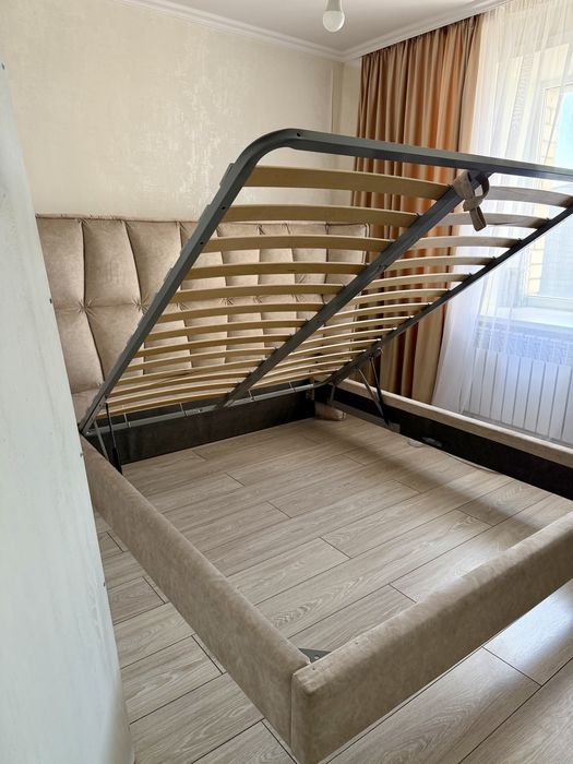 Продам 2х спальнюю кровать 180*200