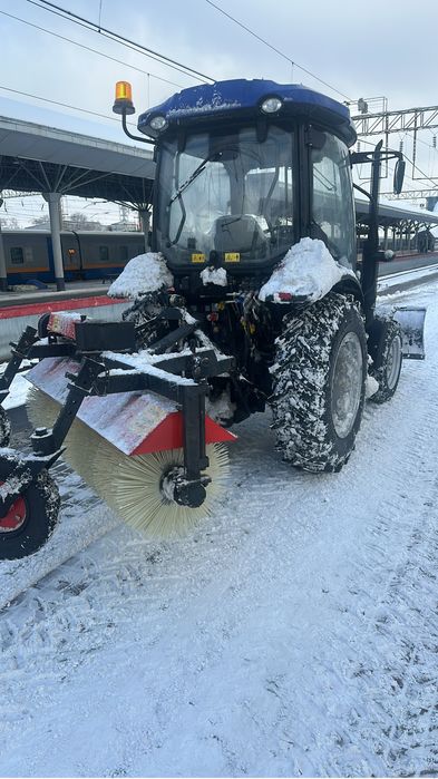 Трактор уборка снега щеткой