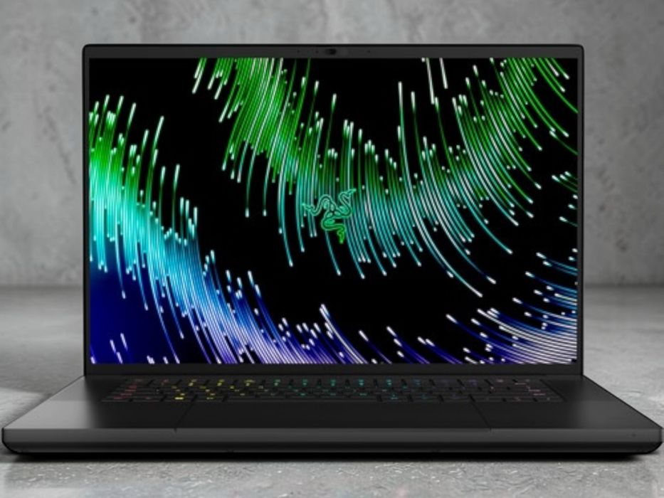 Razer Blade 15.6' 2.5K 240Hz i7-13800H 32GB DDR5 1TB NVMe Nvidia RTX 4070 8GB