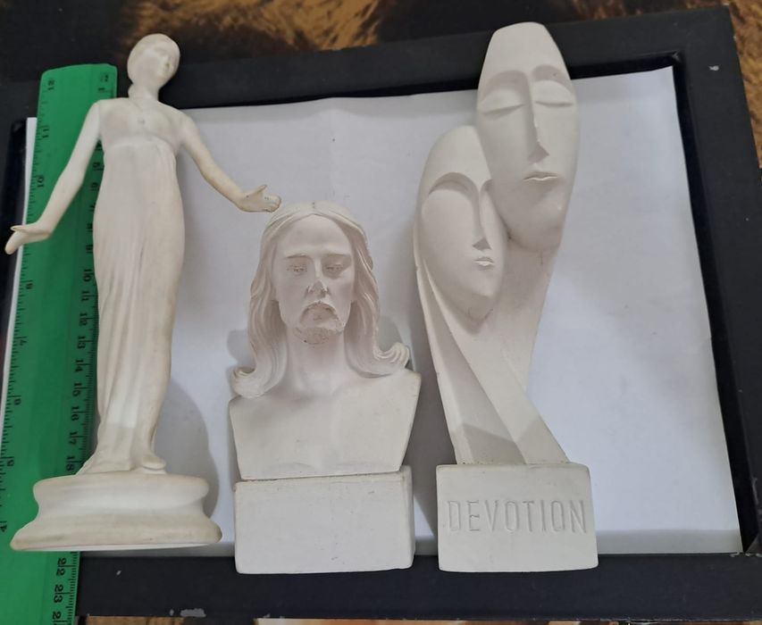 Statuete gips  cu detalii