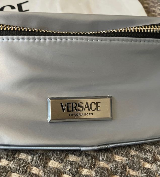 Versace Fragrances – чантичка за кръст (тип „банан“)