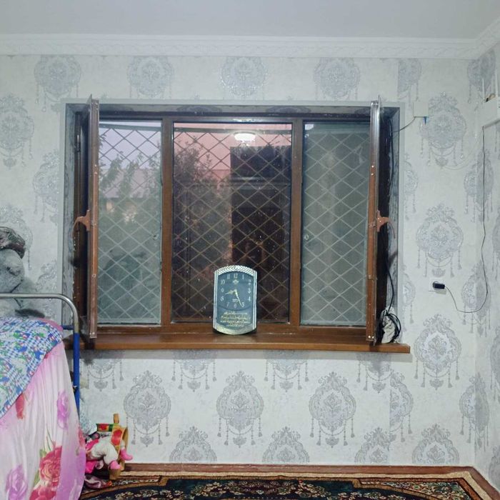 Kogon shahrida barcha qulayliklarga ega 1 xonali kvartira  sotiladi.