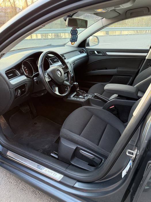 Vând Skoda Superb