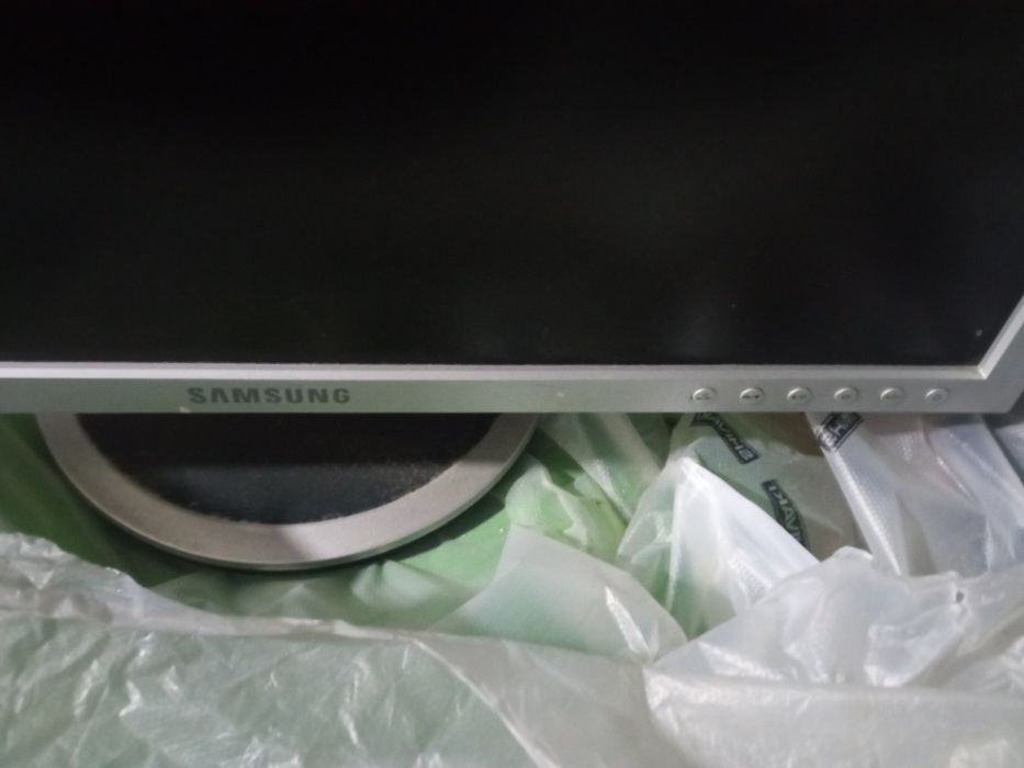 Продаю мониторы б/у