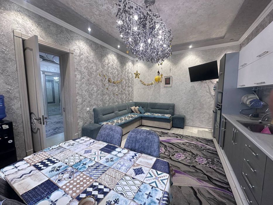 Срочно. Юнусобод Хасанбой 300.000$
3.1 sotok7
7 ta xona 
xasanboy

300