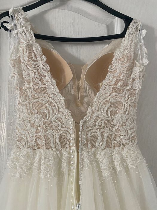 Булчинска рокля с гол гръб