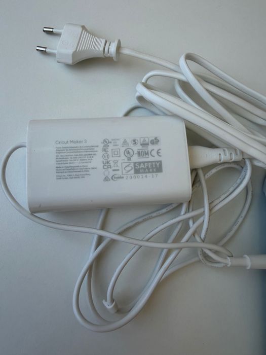 Плотер Cricut maker 3