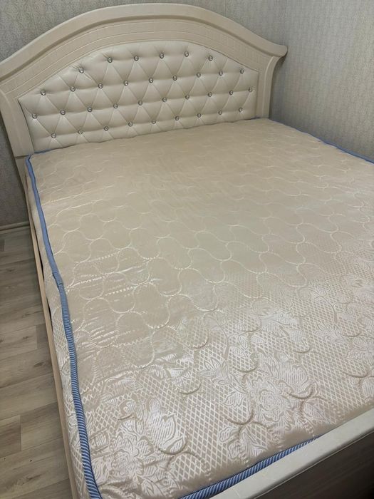 Кровать в спальню