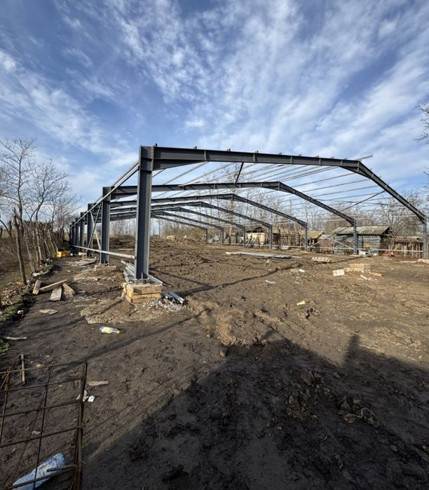 Vand hale metalice la super preț-calitate