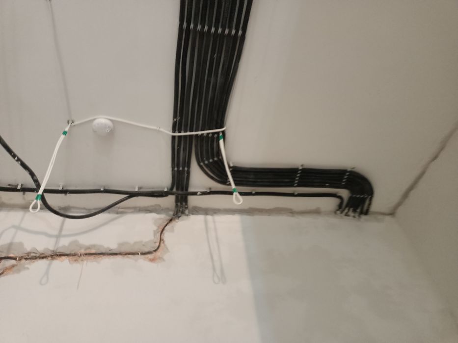 Электрик . Электромонтажник