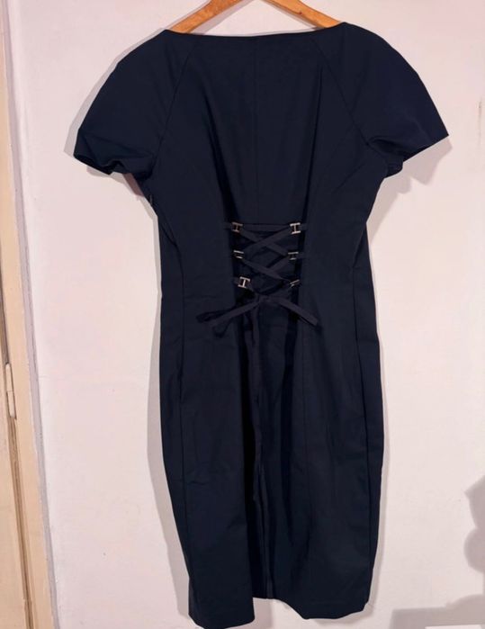 Rochie elegantă bleumarin, croială cambrată, detaliu corset – M/L