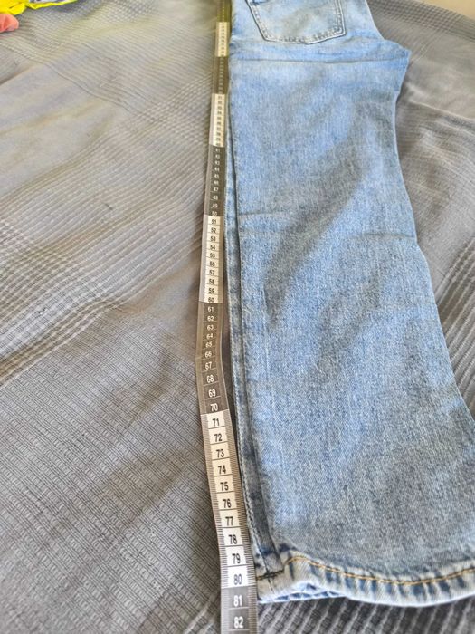 Pantaloni blugi H&M, 8-9 ani = 40 ron