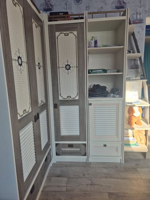 Продам кровать и шкафы