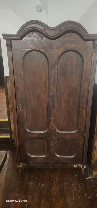 Ocazie! Vand mobila antica- dulapuri, comoda, obiecte etc.