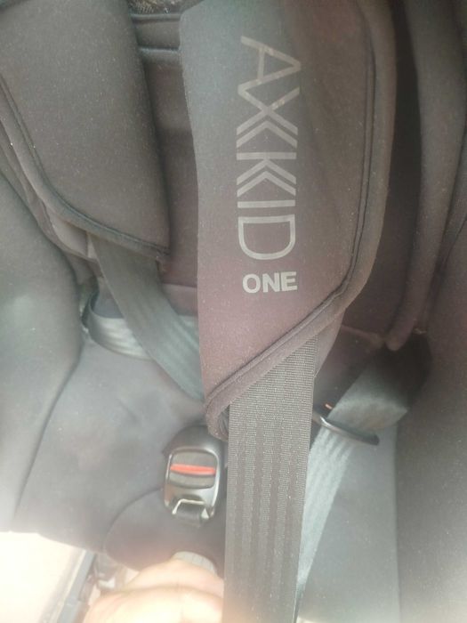 Столче за кола AXKID one